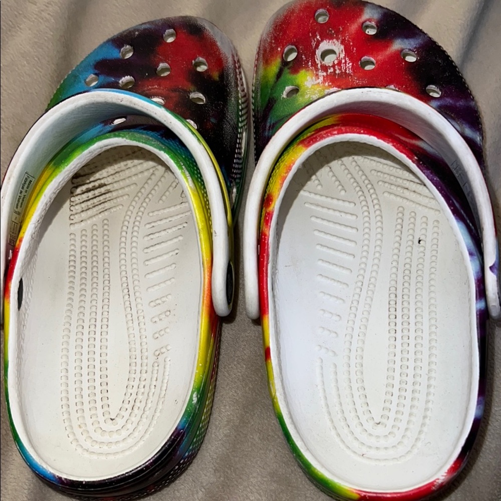 CROCS Red and Yellow Sandals Vibrant Design - Picture 3 of 6